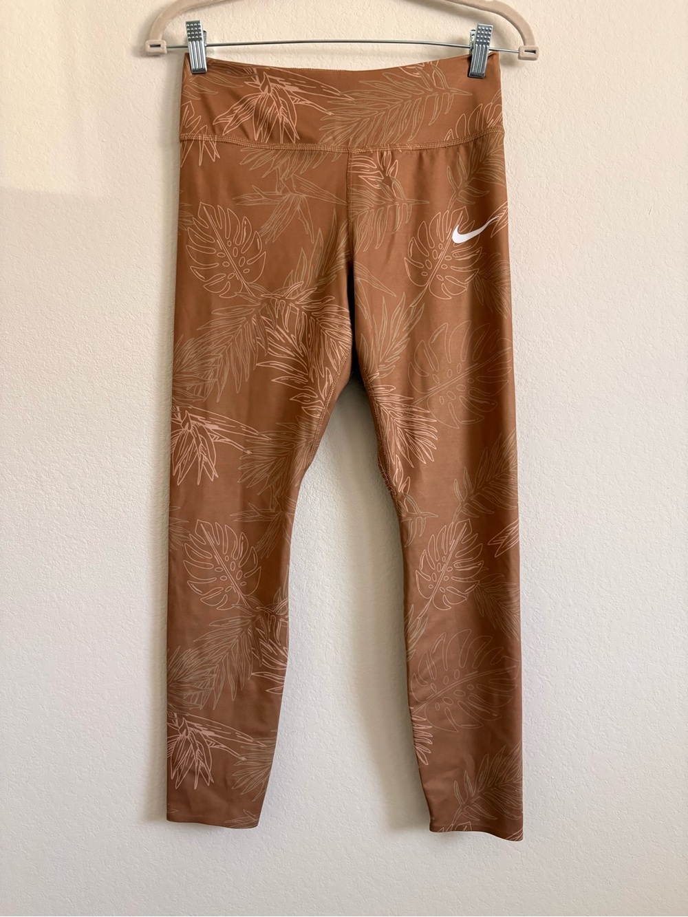 Nike One Luxe Dri-Fit Women Mid-Rise Tight Fit 7/8 Brown  Leggings Pants size M